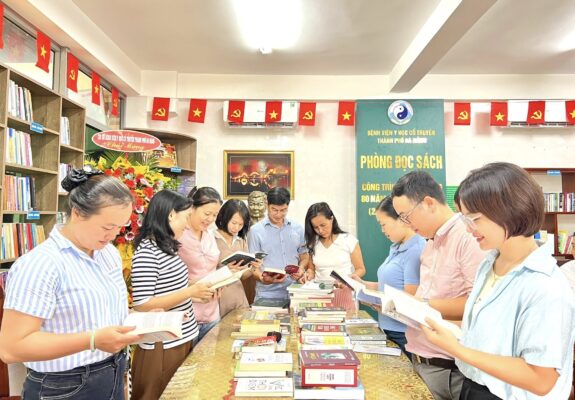 CÔNG ĐOÀN BỆNH VIỆN Y HỌC CỔ TRUYỀN THÀNH PHỐ ĐÀ NẴNG KHAI TRƯƠNG PHÒNG ĐỌC SÁCH – LAN TỎA VĂN HÓA ĐỌC, CHÀO MỪNG 80 NĂM QUỐC KHÁNH 02/9